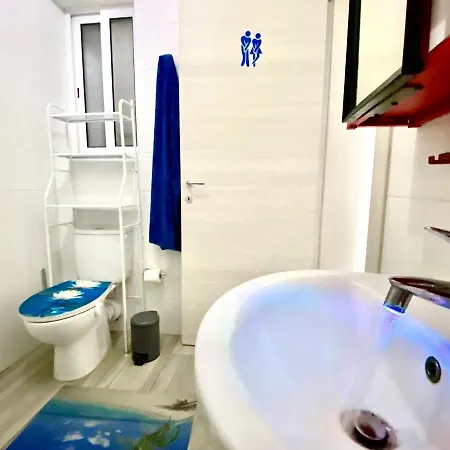 Central- Private En-suite With Balcony In Shared *