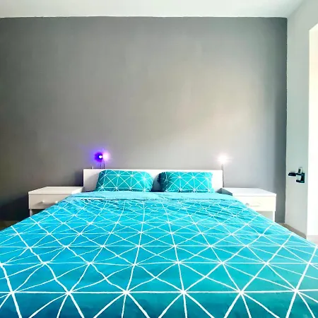 Central- Private En-suite With Balcony In Shared * Pietà