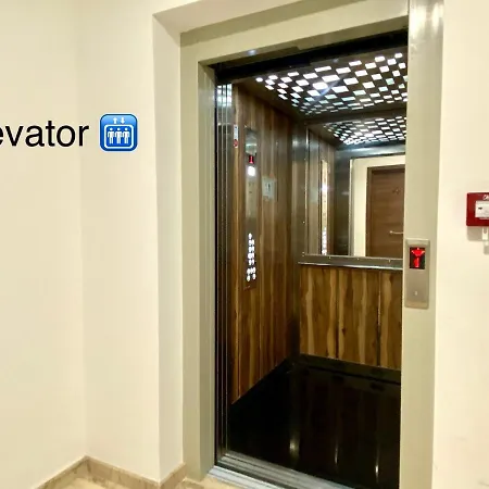 Central- Private En-suite With Balcony In Shared *