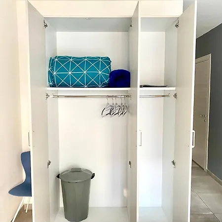 Central- Private En-suite With Balcony In Shared * Pietà