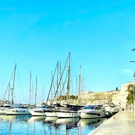 Central- Private En-suite With Balcony In Shared Rum i privatbostad *