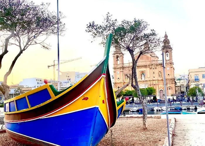 Central- Private En-suite With Balcony In Shared Pietà