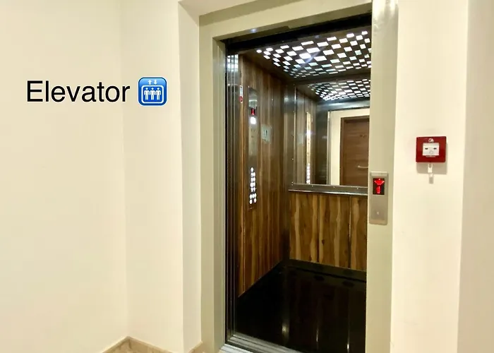 Central- Private En-suite With Balcony In Shared *