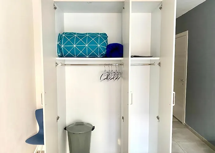 Central- Private En-suite With Balcony In Shared * Pietà