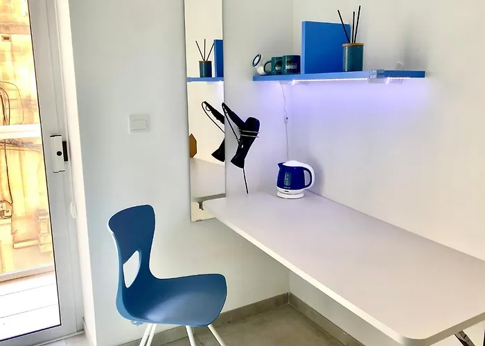 Central- Private En-suite With Balcony In Shared Pietà