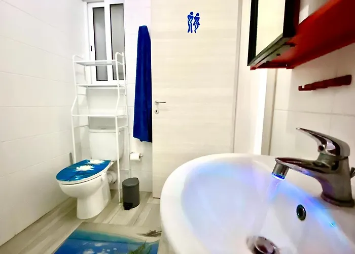 Central- Private En-suite With Balcony In Shared *